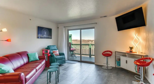 Апартаменты с 3 комнатами с балконом Strip View! Retreat 4 Mi to Silver Dollar City