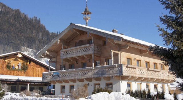 Apartment in Bramberg With a View of the Mountains, Rezerwuj Apartament Hotele w Salzburg z parkingiem, Parking