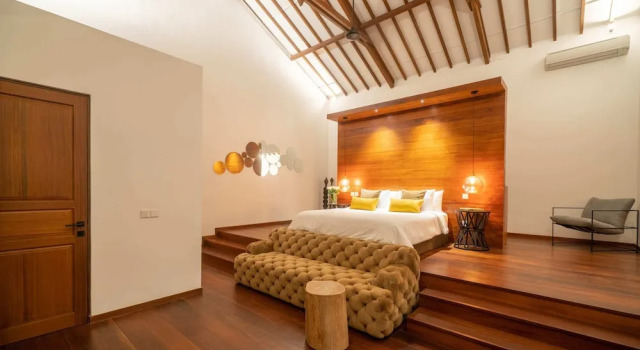 Luxury Private Loft, 2 BR, Canggu With Staff