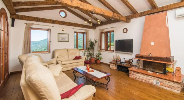 Stunning Home in Icici With Sauna, Wifi and 4 Bedrooms