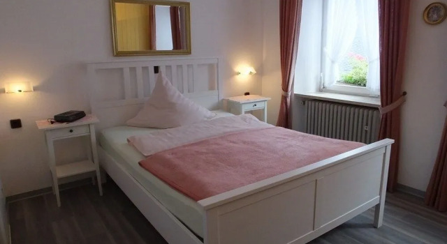 Hotel Ratskeller - Garni, Забронировать Отель Трабен-Трарбах Мозель - Германия
