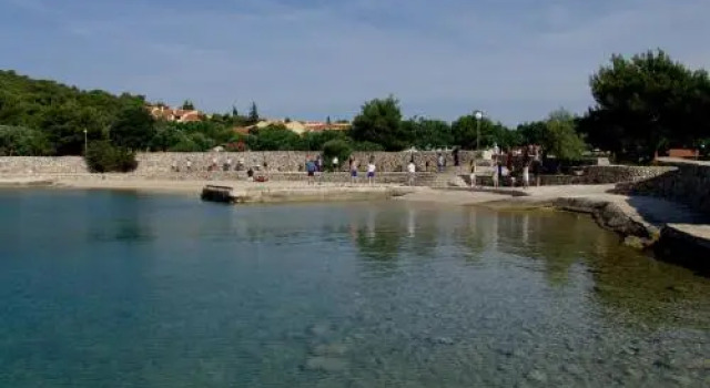Apartments & Kamp Hostin Tisno, Забронировать Апартаменты/квартира Езера Murter Island