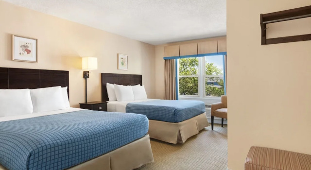 Четырёхместный номер Standard с видом на город Harrison Hall Hotel