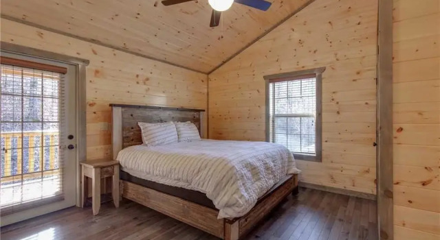 Mirror Pond - Four Bedroom Cabin