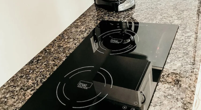 Четырёхместный номер Standard с балконом Hinton Highway Inn