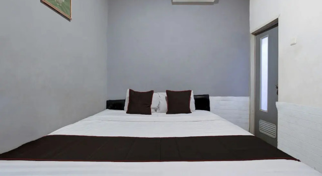 Hotel O Near Tugu Yogyakarta 1 formerly Crown Residence, Book Hotel Tugu Yogyakarta Province