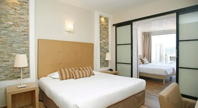 Четырёхместный номер Standard с балконом и с видом на море Le Saint Erasme, Hotel Eco Friendly