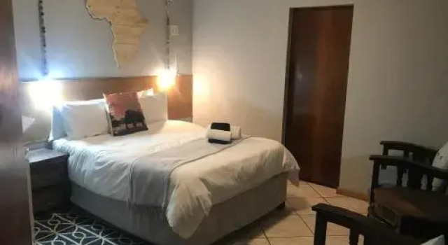 Celtis Lane Guest House, Book Pension Hoteller i Boksburg med pool, Swimmingpool