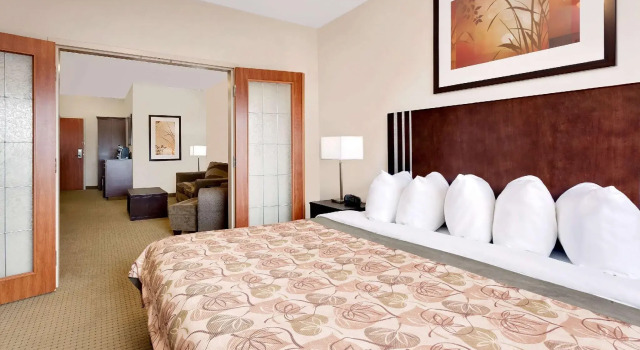 Двухместный люкс Ramada by Wyndham Lac La Biche