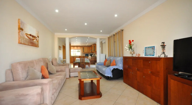 6 Bedrooms, Walking Distance to Amenities, Private Pool, Free AC and Wifi, Rezervovat Vila Hotely v Sotavento s parkováním, Parkování