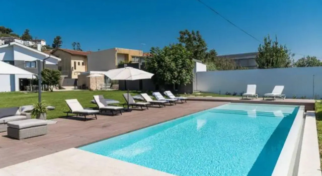 Коттедж Casa Pelourinho de Louredo with pool