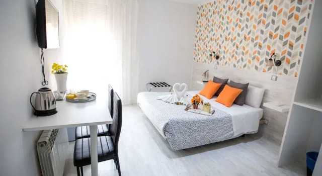 Bloom Inn Madrid, Забронировать Отель центр города Мадрид, рядом с Дом-музей Лопе де Вега