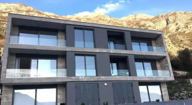 Peaceful flat with pool & great view in Risan! - View 9, Забронировать Отель Отели Рисан с бассейном, рядом с Музей «Римские мозаики», Бассейн