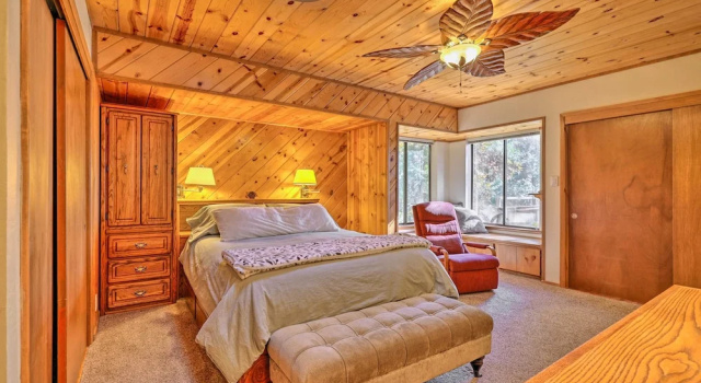 Коттедж с 2 комнатами Deck w/ Forest Views: Quiet Twain Harte Cabin