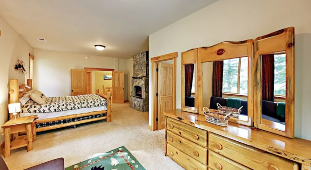 Big 5br W/ 2 Sunny Decks + Rec Center Access 5 Bedroom Home