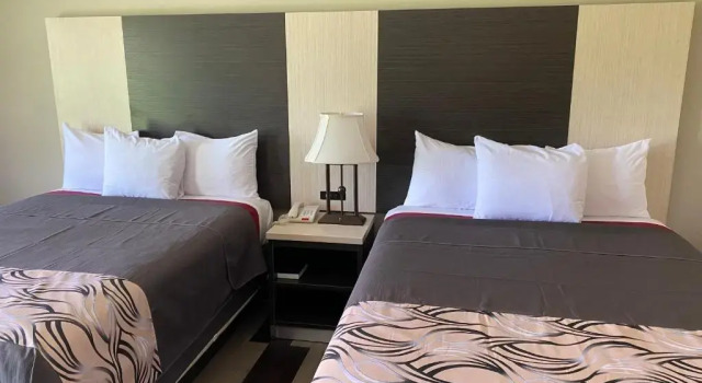 Четырёхместный номер Standard Regency 7 Motel