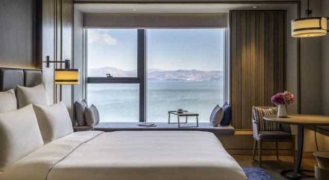 Deluxe Doppel Zimmer mit Seeblick Pullman Dali