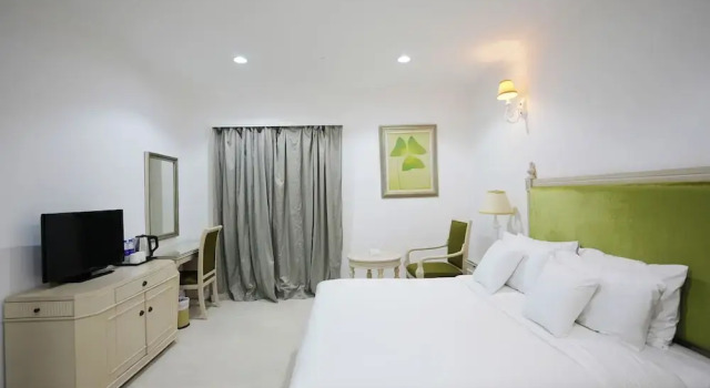 Двухместный номер Standard с видом на город Crown Park Hotel