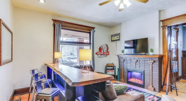Коттедж c 1 комнатой Historic Tiffin Home ~ Half Mi to University!