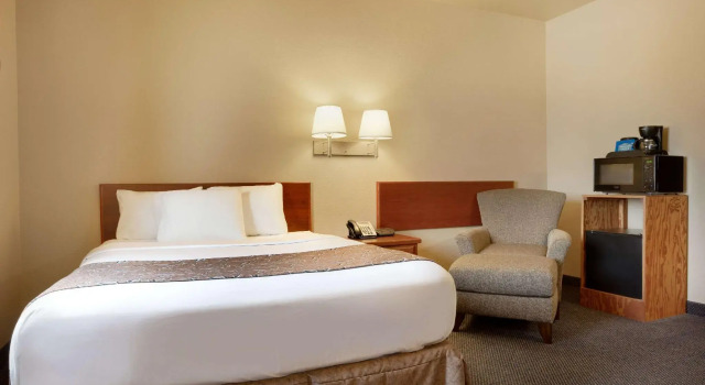 Двухместный номер Standard Travelodge by Wyndham Gillette