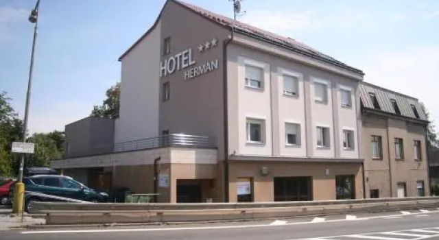 Hotel Herman, Забронировать Отель Рихнов-над-Кнежноу Краловеградецкий край