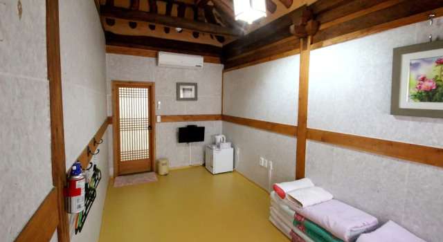 Трёхместный номер Standard Happiness Full Hanok Guesthouse