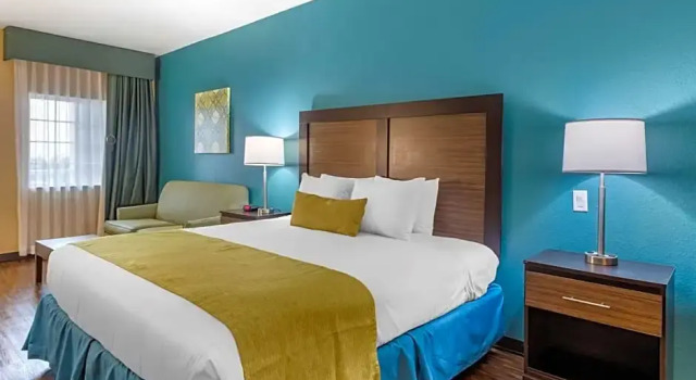Люкс с балконом и с частичным видом на океан Best Western Plus Galveston Suites