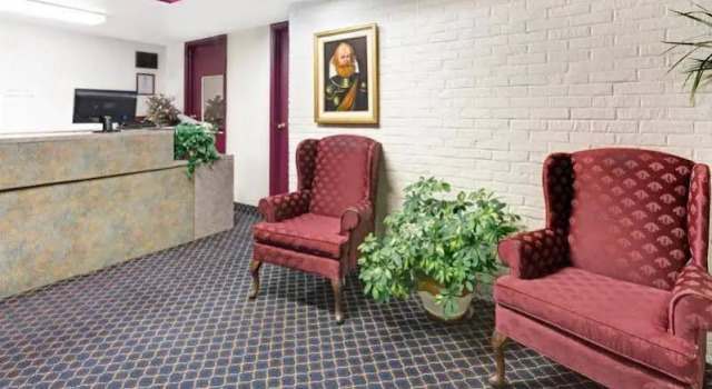 Travelodge Williamsburg Central, Забронировать Отель Уильямсберг Виргиния