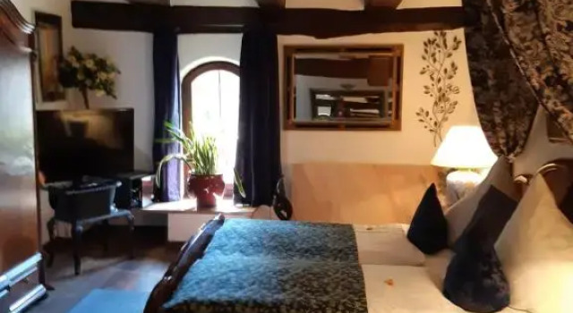 Студия Altfraenkische Weinstube