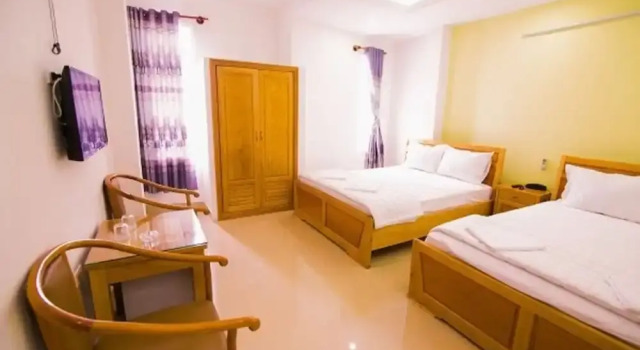 Трёхместный номер Standard с балконом Phương Danh Hotel