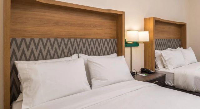 Четырёхместный номер Standard Holiday Inn Joplin by IHG