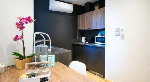 TONI'S 2BD Stay in Charming Historical centre, Забронировать Отель Афины Острова Саронического залива - Аттика, рядом с Холм Филопаппос