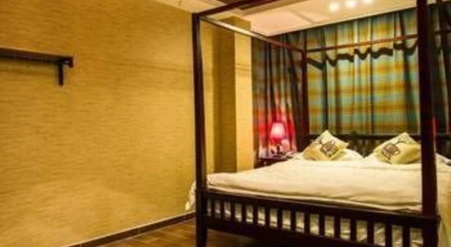 Sanya Have This Fellow Villager Mountain inn, Book Hotel Sanya Hainan