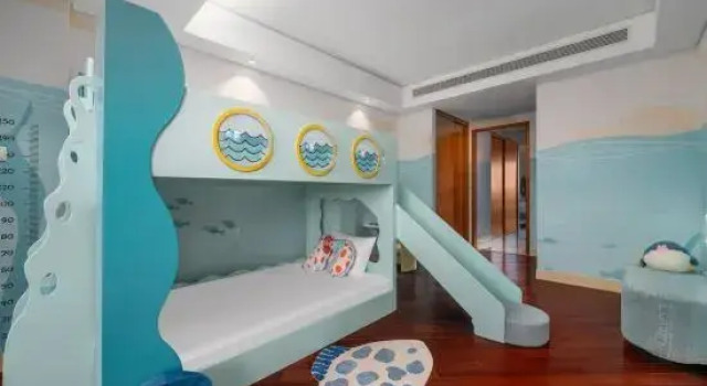 Семейный люкс с балконом и с видом на озеро Lvcheng Lanwan Holiday Hotel