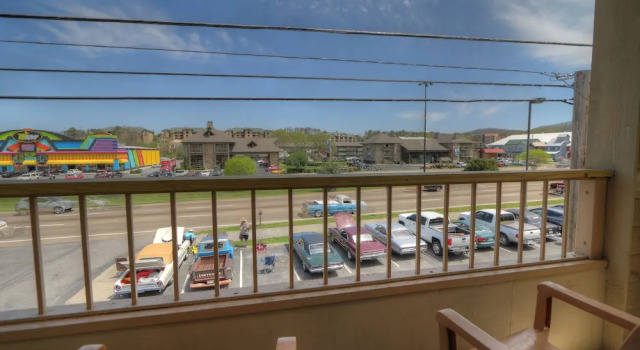 Люкс с балконом Quality Inn & Suites at Dollywood Lane