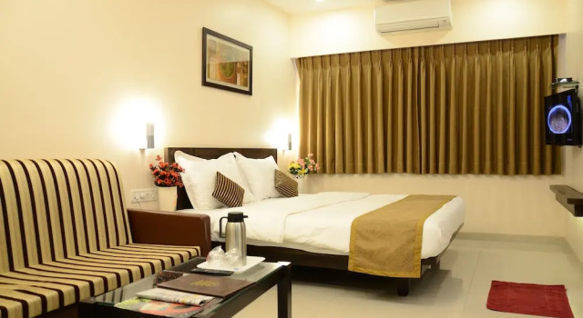 Люкс с балконом Hotel Sunny International