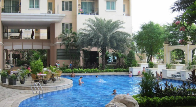 Hawaiian Bay Apartment at MOI Kelapa Gading, Prenota Appartamento Kelapa Gading 