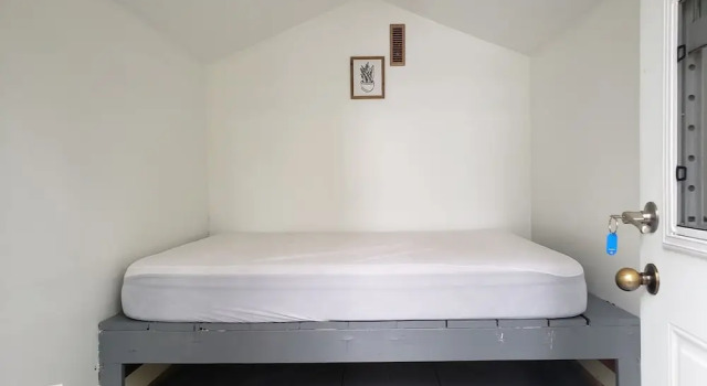 Lakepoint Cottage Resort, Book Resort  