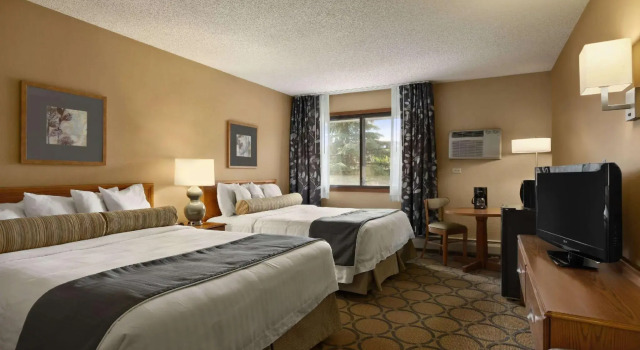 Четырёхместный номер Standard Days Inn by Wyndham Helena