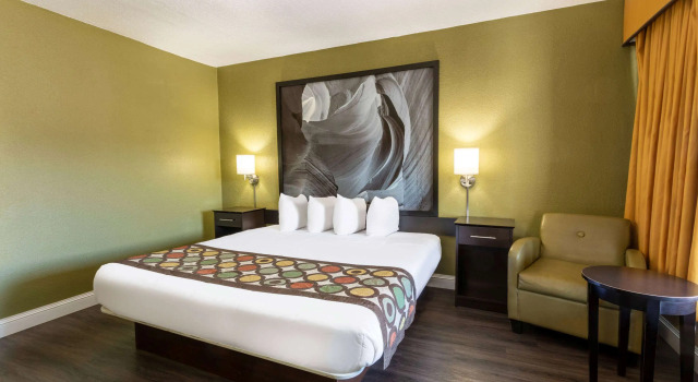Super 8 by Wyndham Conference Center NAU/Downtown