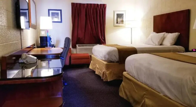 Четырёхместный номер Standard Cedar Inn Motel