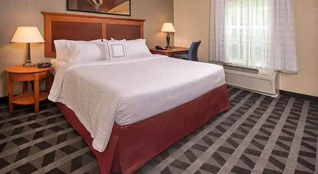 Полулюкс TownePlace Suites by Marriott Clinton at Joint Base Andrews