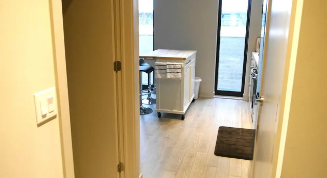 Amazing 1BR Unit in Popular, Varaa Hotelli Toronto 