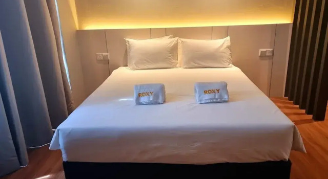 Luksusowy dwuosobowy pokój Roxy Hotel Malihah