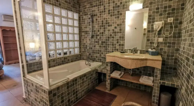 Номер Comfort Hôtel la Fête en Provence