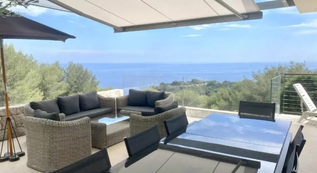 Вилла Deluxe VILLA DYONIS VI4231By Riviera Holiday Homes