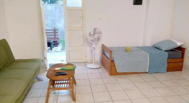 F2 Rez de jardin CARBET, Rezerwuj Apartament Hotele w Saint-Pierre z parkingiem, Parking