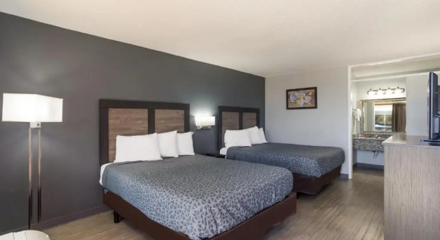 Четырёхместный номер Standard Econo Lodge Cave City