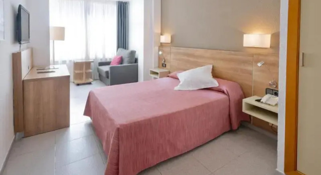 Одноместный номер Standard с балконом Apartamentos Port Eugeni