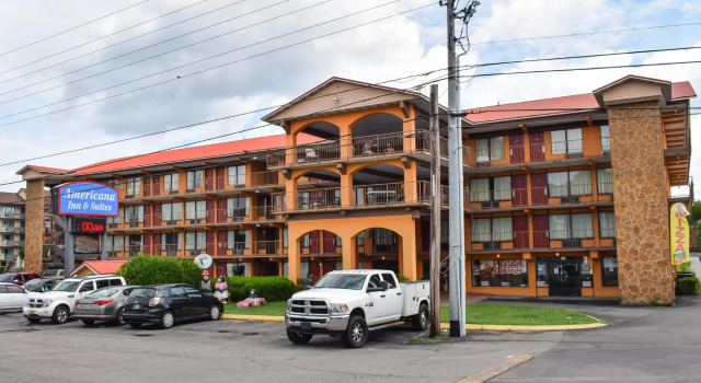 Кровать в общем номере Americana Inn a Travelodge by Wyndham